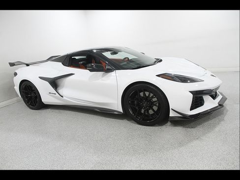 Used 2025 Chevrolet Corvette Z06 w/ Stealth Interior Trim Package RWD image 2