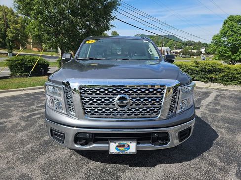 Used 2019 Nissan Titan SV w/ SV Convenience Package AWD/4WD image 9