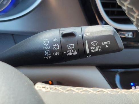 Used 2024 Chrysler Pacifica Touring-L FWD image 18