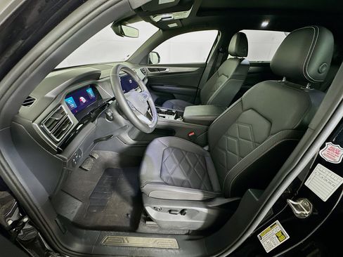 Used 2025 Volkswagen Atlas Cross Sport SE image 13