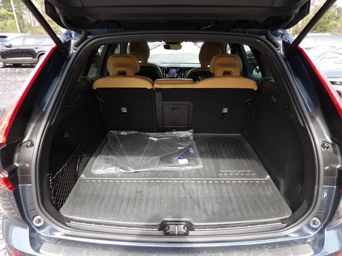 Used 2022 Volvo XC60 T8 Inscription w/ Advanced Package image 27