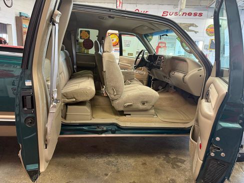 Used 1998 Chevrolet Silverado 1500 2WD Extended Cab w/ Preferred Equipment Group 2 image 16