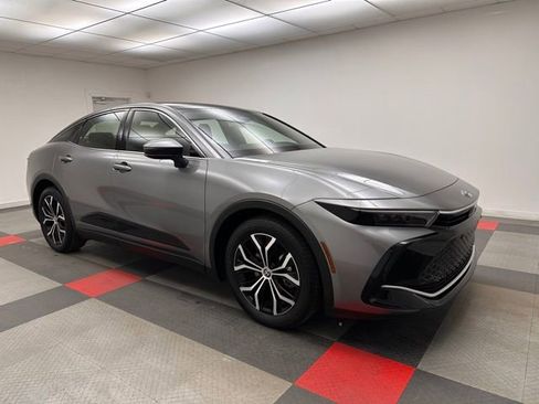 Used 2023 Toyota Crown Limited image 1