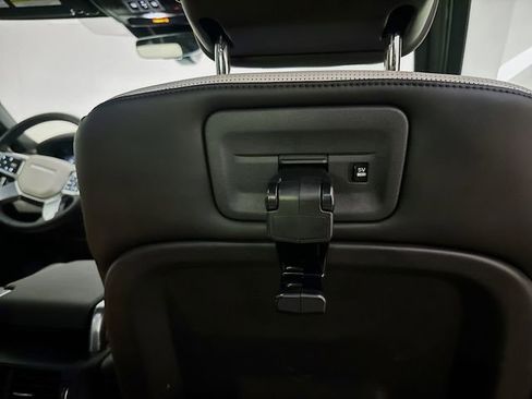 Used 2023 Land Rover Discovery Metropolitan Edition image 27