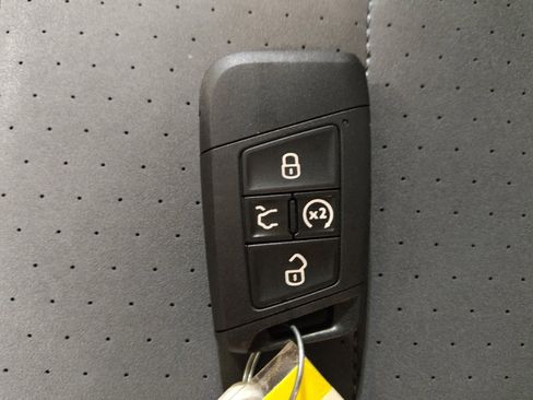 Used 2025 Volkswagen Jetta SE FWD image 32