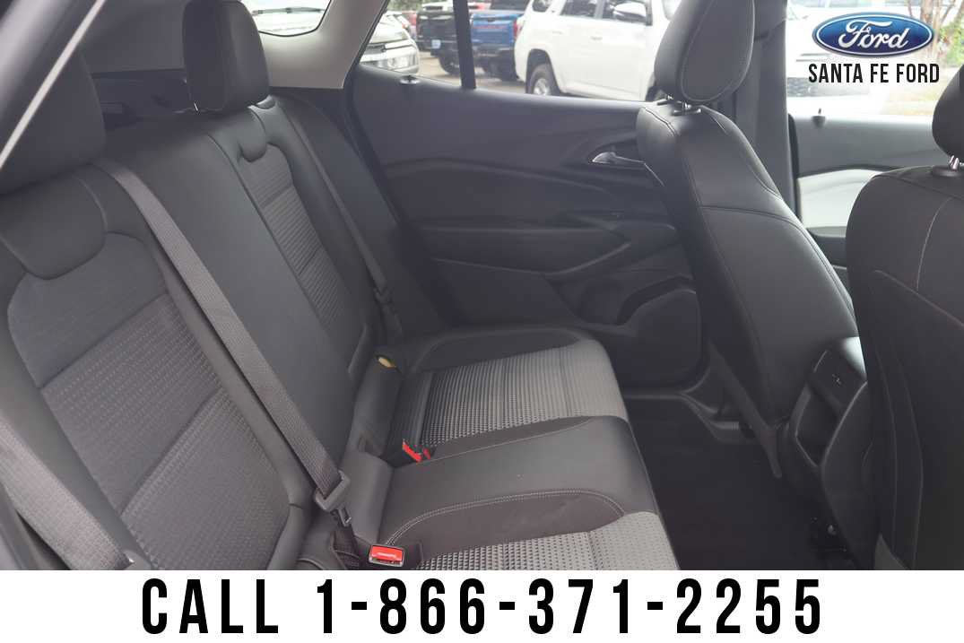 Used 2025 Chevrolet Trax LT w/ LT Convenience Package FWD image 22