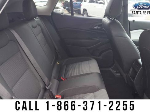 Used 2025 Chevrolet Trax LT w/ LT Convenience Package FWD image 22