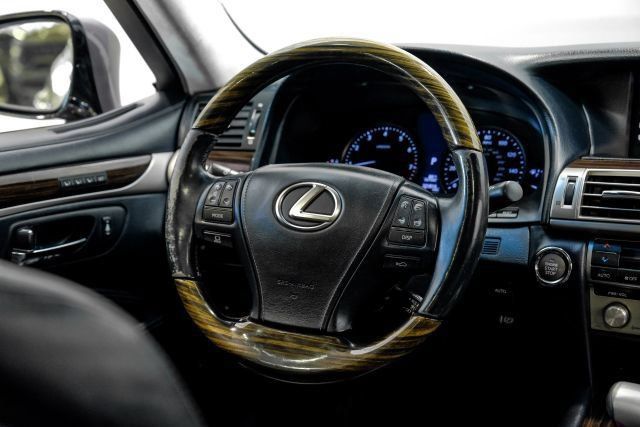 Used 2017 Lexus LS 460 w/ Comfort Package RWD image 23