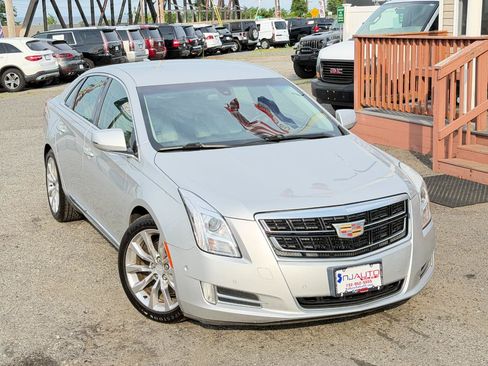 Used 2016 Cadillac XTS Luxury FWD image 2