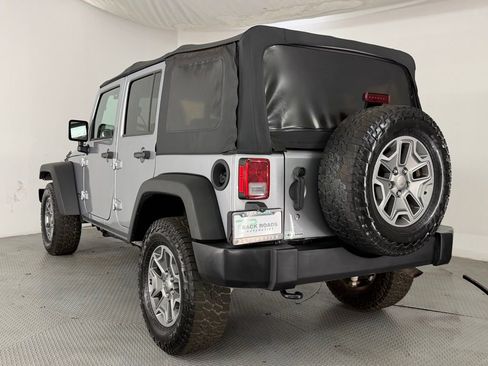 Used 2015 Jeep Wrangler Unlimited Rubicon w/ Connectivity Group AWD/4WD image 9