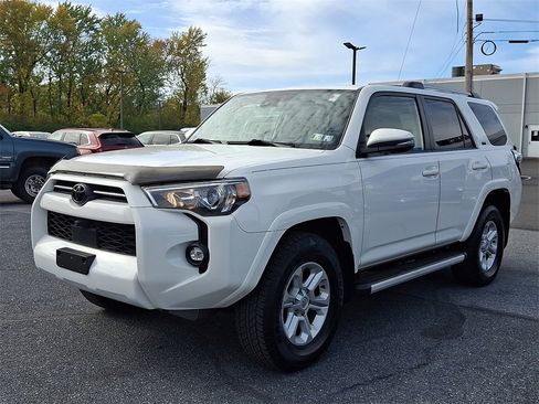 Used 2023 Toyota 4Runner SR5 Premium image 3