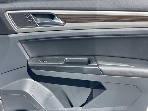 Used 2021 Volkswagen Atlas SE w/ Panoramic Sunroof Package FWD image 26