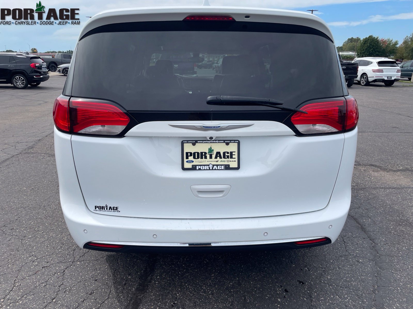 Used 2017 Chrysler Pacifica Touring-L FWD image 5