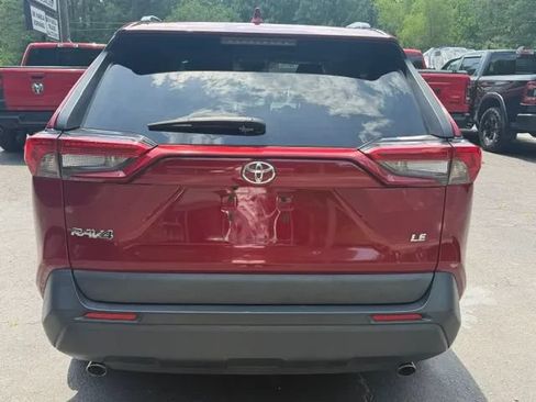 Used 2021 Toyota RAV4 LE FWD image 4