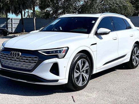 Used 2024 Audi Q8 e-tron Premium Plus image 9
