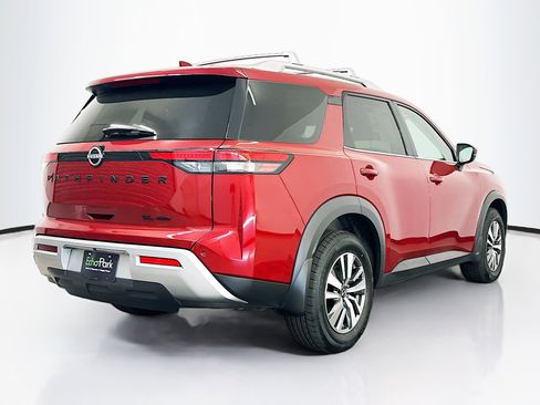 Used 2023 Nissan Pathfinder SL w/ Black Appearance Package AWD/4WD image 9