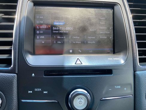 Used 2015 Ford Taurus Limited FWD image 25