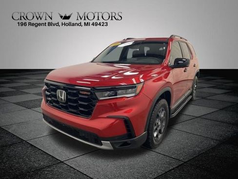 Certified 2025 Honda Pilot TrailSport image 3