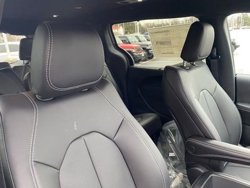 New 2026 Chrysler Pacifica Select image 30