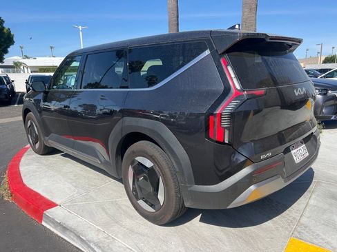 Used 2026 Kia EV9 Light image 2