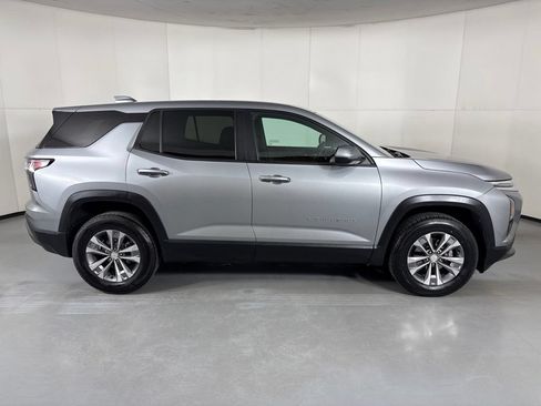 Used 2025 Chevrolet Equinox LT AWD/4WD image 9
