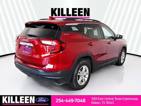 Used 2024 GMC Terrain SLE w/ Driver Convenience Package FWD image 8