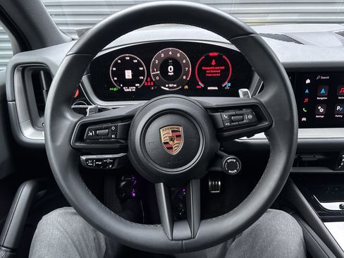 Used 2025 Porsche Cayenne S image 15