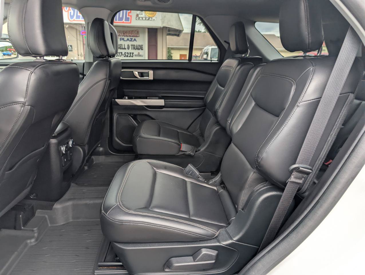 Used 2021 Ford Explorer XLT w/ Equipment Group 202A AWD/4WD image 31