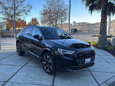 Used 2025 Audi Q3 2.0T Premium Plus w/ Premium Plus Package image 3