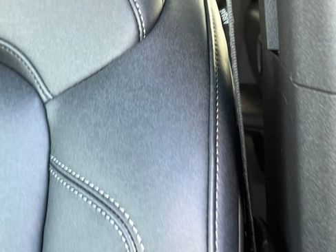 Used 2025 Ford Bronco Badlands image 11