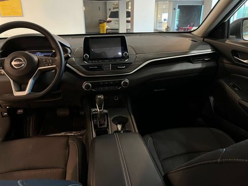 Used 2025 Nissan Altima 2.5 SV FWD image 30