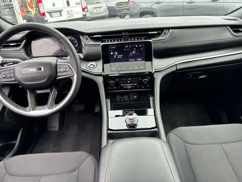 Used 2024 Jeep Grand Cherokee Laredo X w/ Luxury Tech Group I AWD/4WD image 9