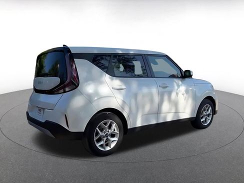 Used 2025 Kia Soul LX w/ LX Technology Package FWD image 15