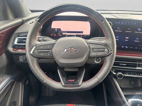 Used 2025 Chevrolet Traverse RS image 12