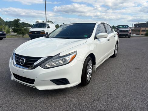 Used 2017 Nissan Altima 2.5 S w/ Power Driver Seat Package FWD image 6