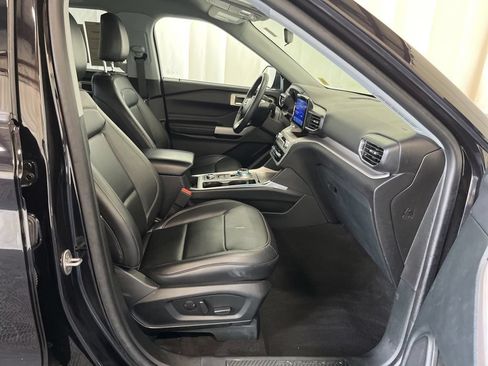 Used 2023 Ford Explorer XLT w/ Equipment Group 202A AWD/4WD image 20