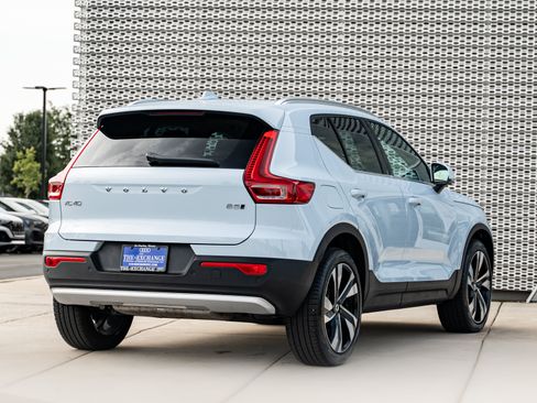 Used 2024 Volvo XC40 B5 Plus w/ Protection Package Premier AWD/4WD image 4