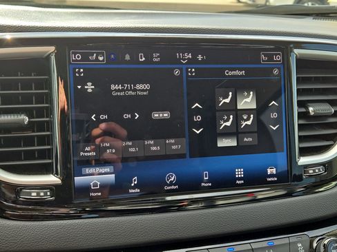 Used 2024 Chrysler Pacifica Touring-L image 19