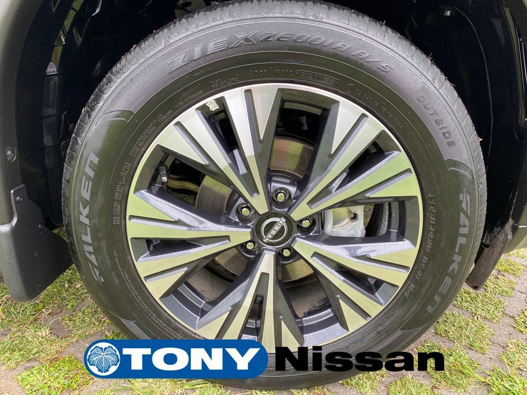 Used 2023 Nissan Rogue SV FWD image 9