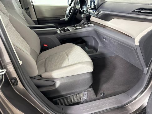 Used 2024 Toyota Sienna LE image 13