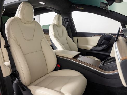 Used 2023 Tesla Model X image 32