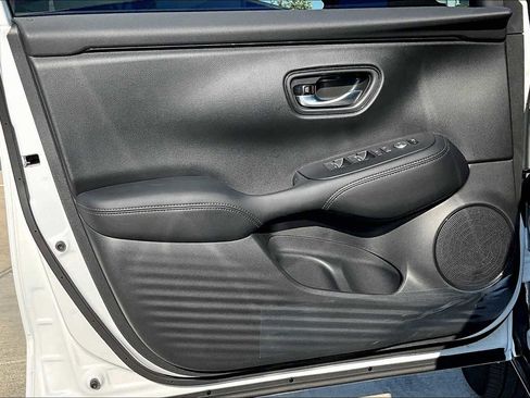 Used 2026 Honda HR-V EX-L image 10