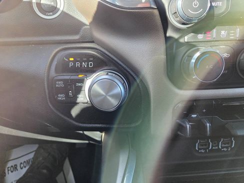Used 2022 RAM 1500 Laramie AWD/4WD image 12
