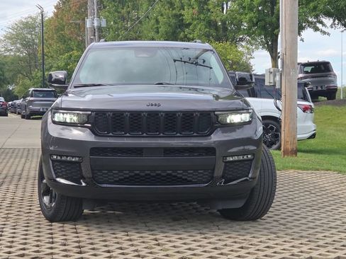 Used 2023 Jeep Grand Cherokee L Limited w/ Black Appearance Package AWD/4WD image 5