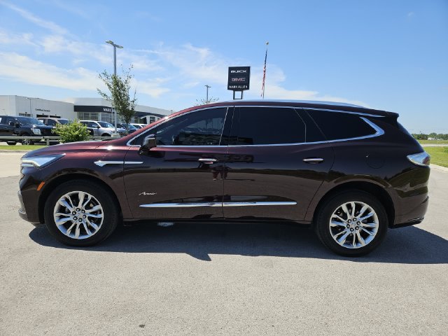 Used 2023 Buick Enclave Avenir w/ Avenir Technology Package FWD image 4