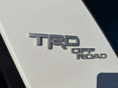 Used 2020 Toyota 4Runner TRD Off-Road AWD/4WD image 35