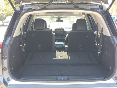 Used 2022 Nissan Pathfinder Platinum image 7