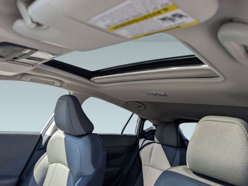 Used 2024 Subaru Crosstrek 2.0i Premium image 16