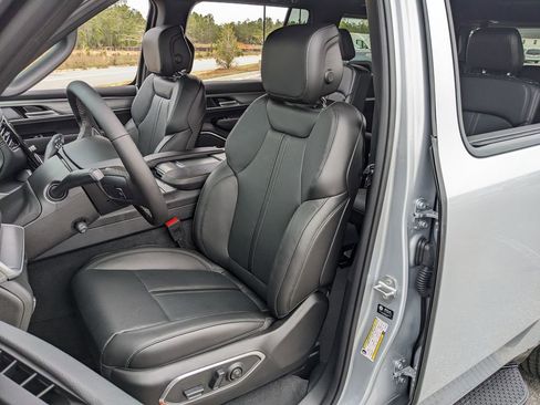 New 2026 Jeep Grand Wagoneer 4WD w/ Premium Group I image 39