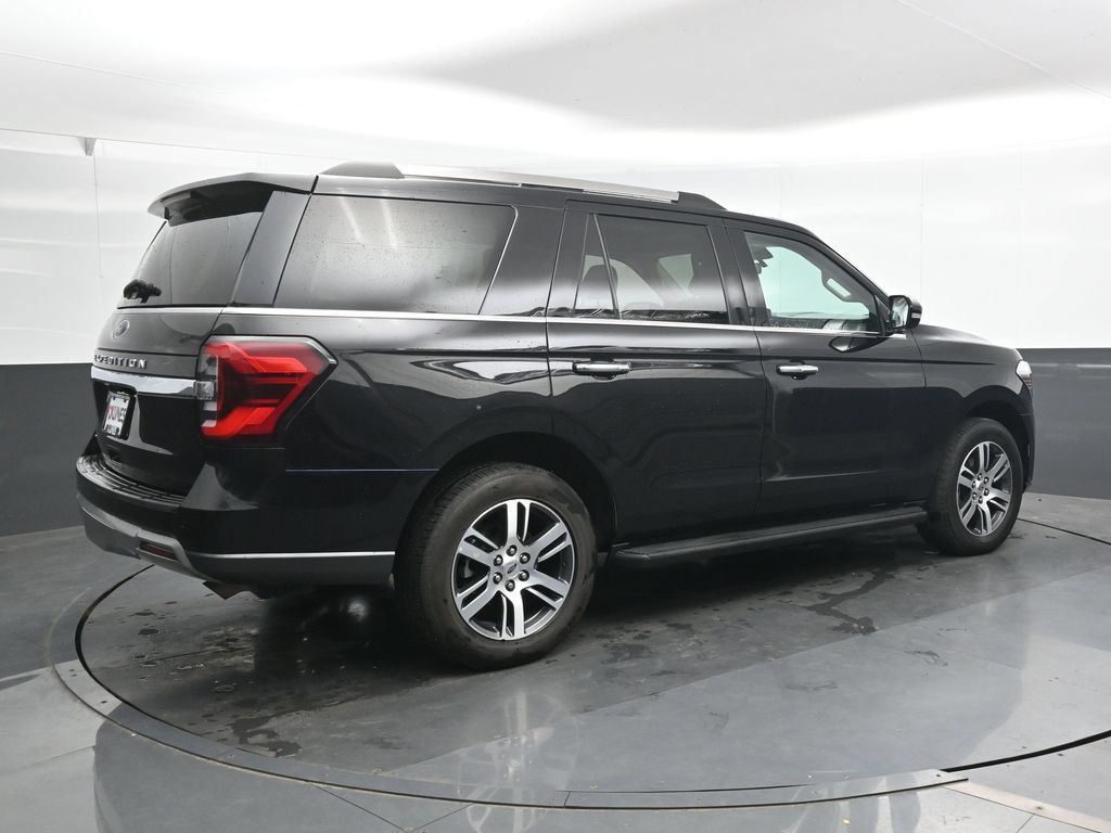 Used 2024 Ford Expedition Limited AWD/4WD image 2